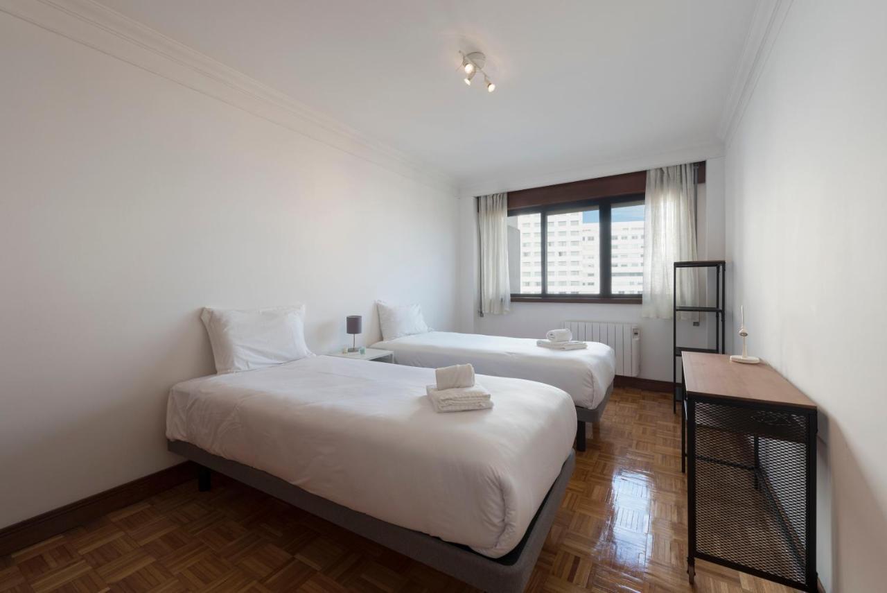 Lovelystay - Charming 3Br Flat W/ Free Parking In Devesas Βίλα Νόβα ντε Γκάια Εξωτερικό φωτογραφία